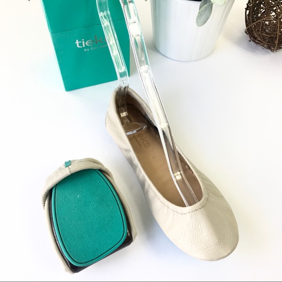 ballet flats with teal bottom